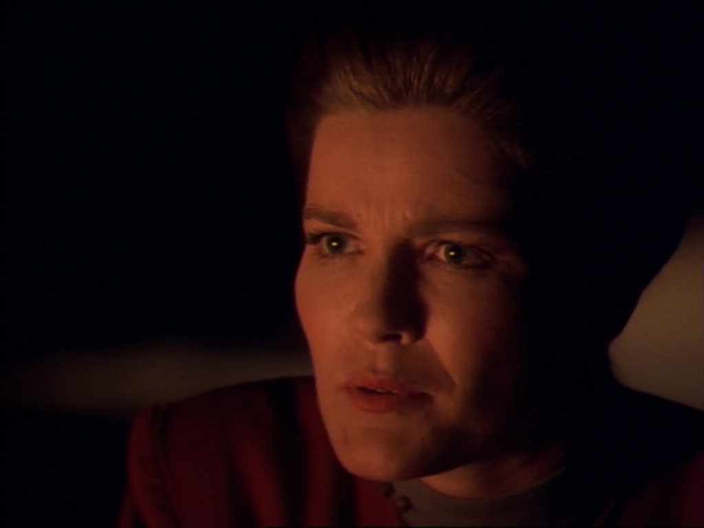 ariane179254_StarTrekVoyager_1x01_1x02-Caretaker_6489.jpg