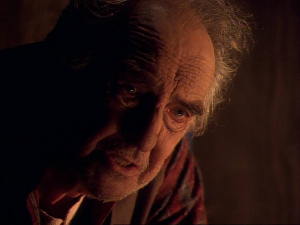 ariane179254_StarTrekVoyager_1x01_1x02-Caretaker_6491.jpg