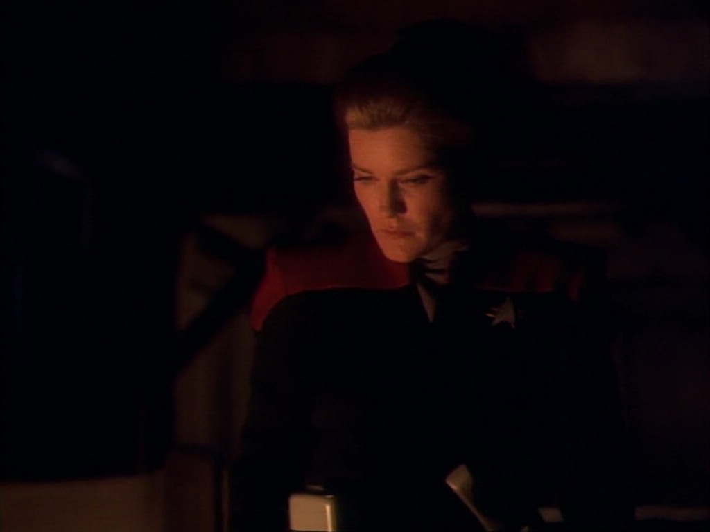 ariane179254_StarTrekVoyager_1x01_1x02-Caretaker_6506.jpg