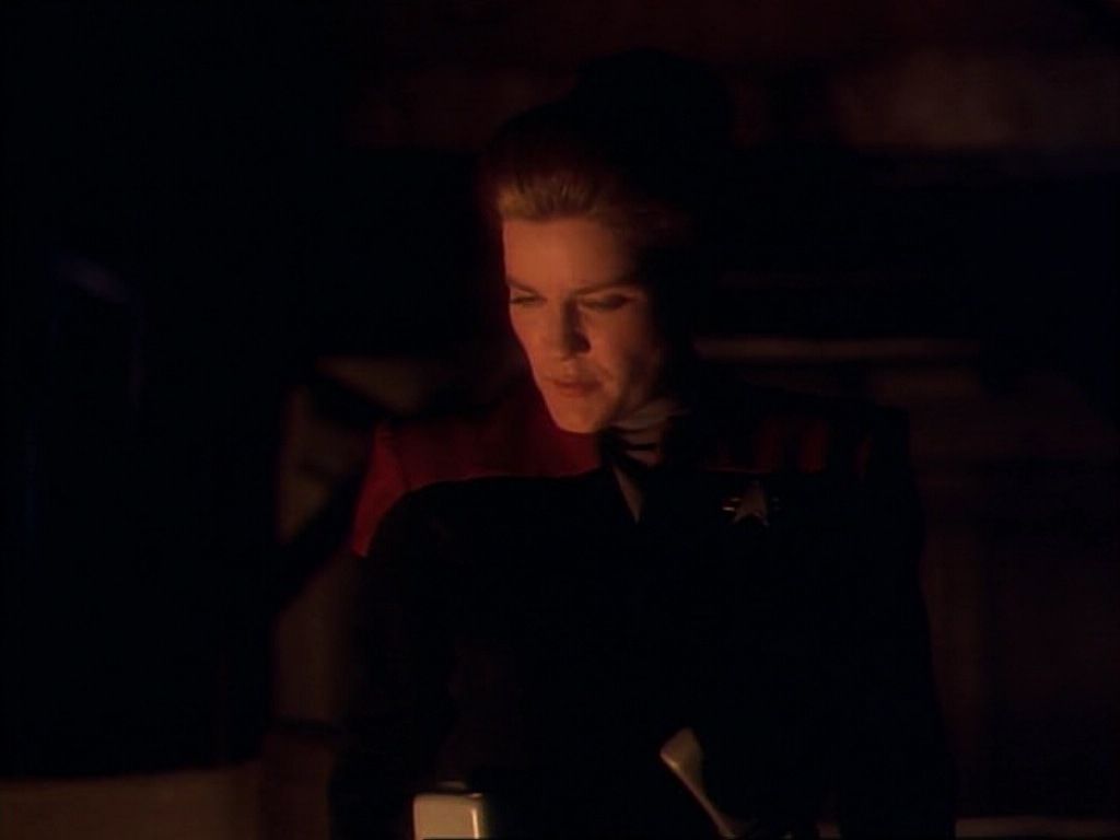 ariane179254_StarTrekVoyager_1x01_1x02-Caretaker_6508.jpg