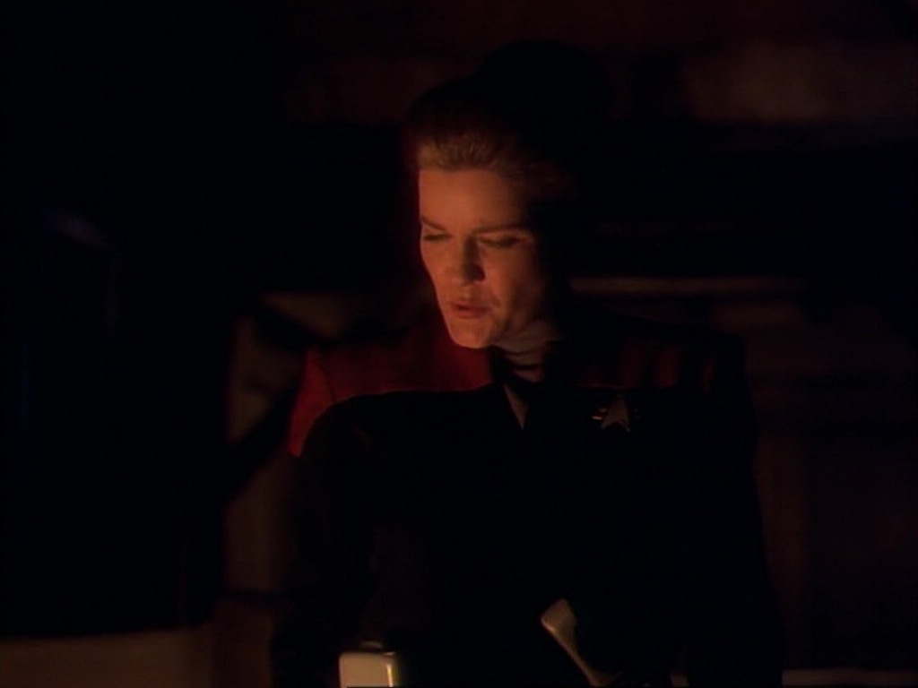 ariane179254_StarTrekVoyager_1x01_1x02-Caretaker_6509.jpg