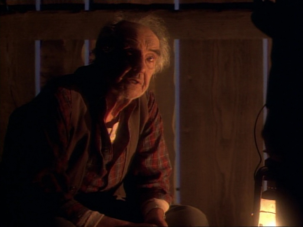 ariane179254_StarTrekVoyager_1x01_1x02-Caretaker_6512.jpg