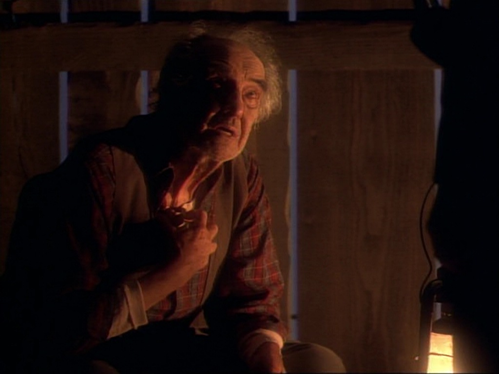 ariane179254_StarTrekVoyager_1x01_1x02-Caretaker_6515.jpg