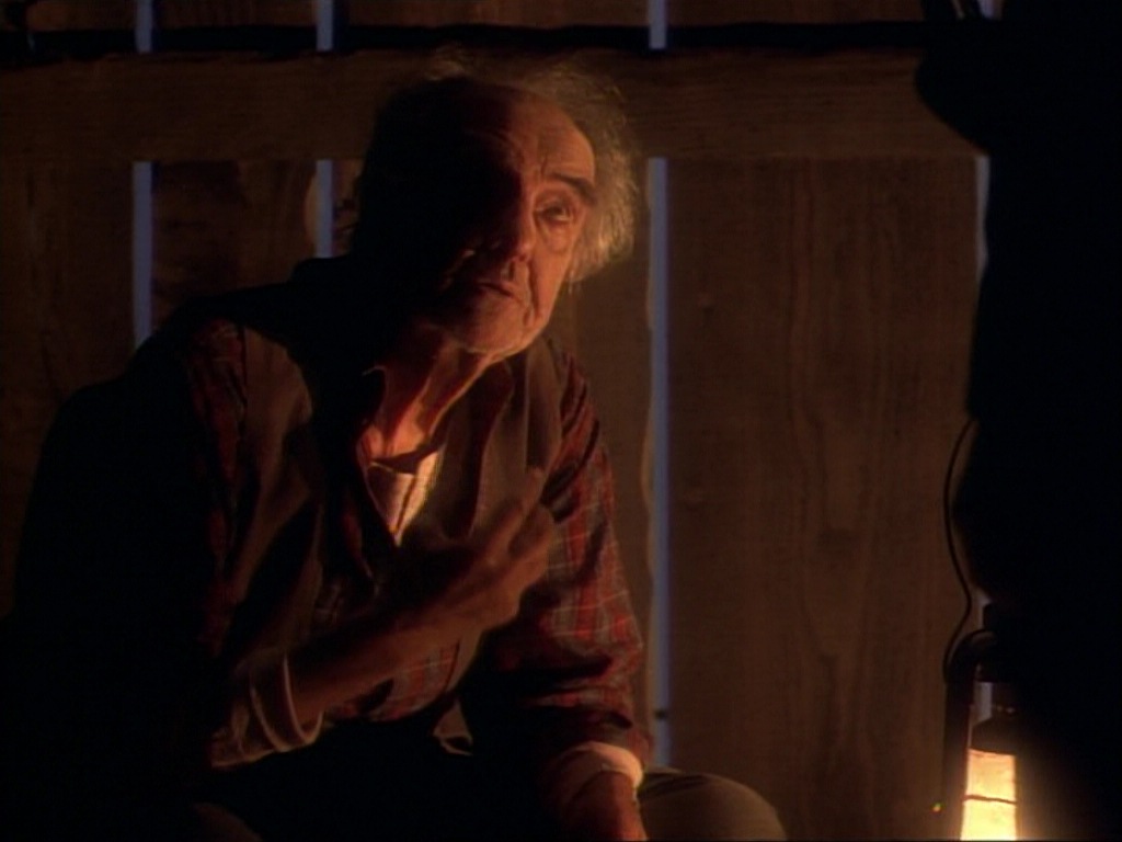 ariane179254_StarTrekVoyager_1x01_1x02-Caretaker_6516.jpg