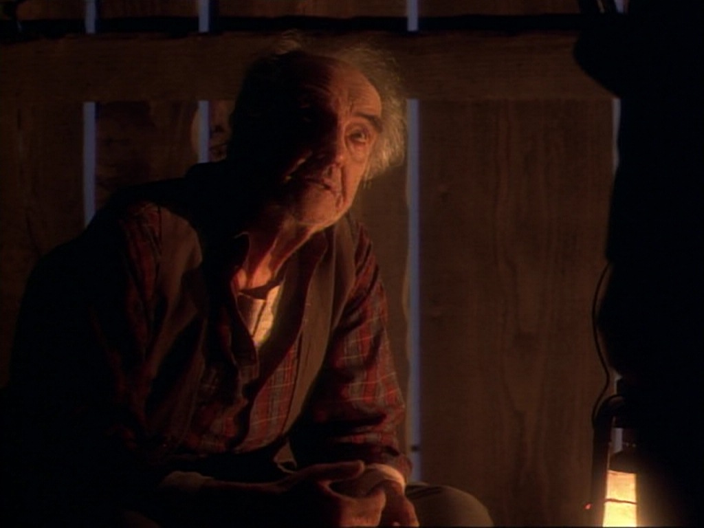 ariane179254_StarTrekVoyager_1x01_1x02-Caretaker_6517.jpg