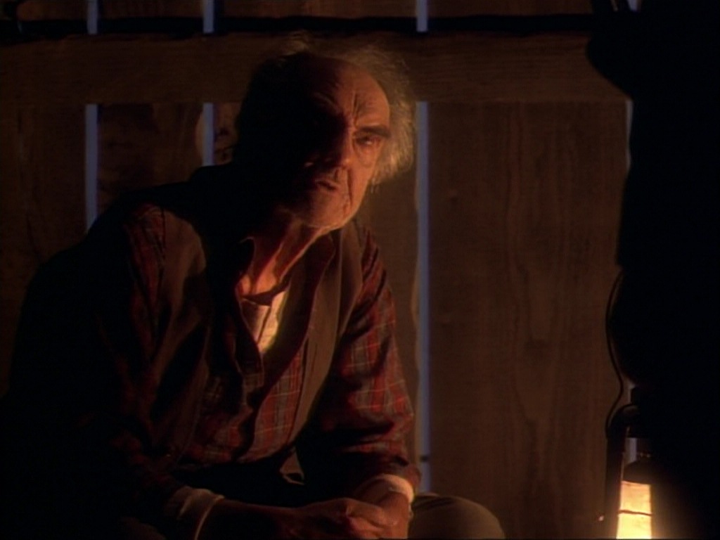 ariane179254_StarTrekVoyager_1x01_1x02-Caretaker_6518.jpg