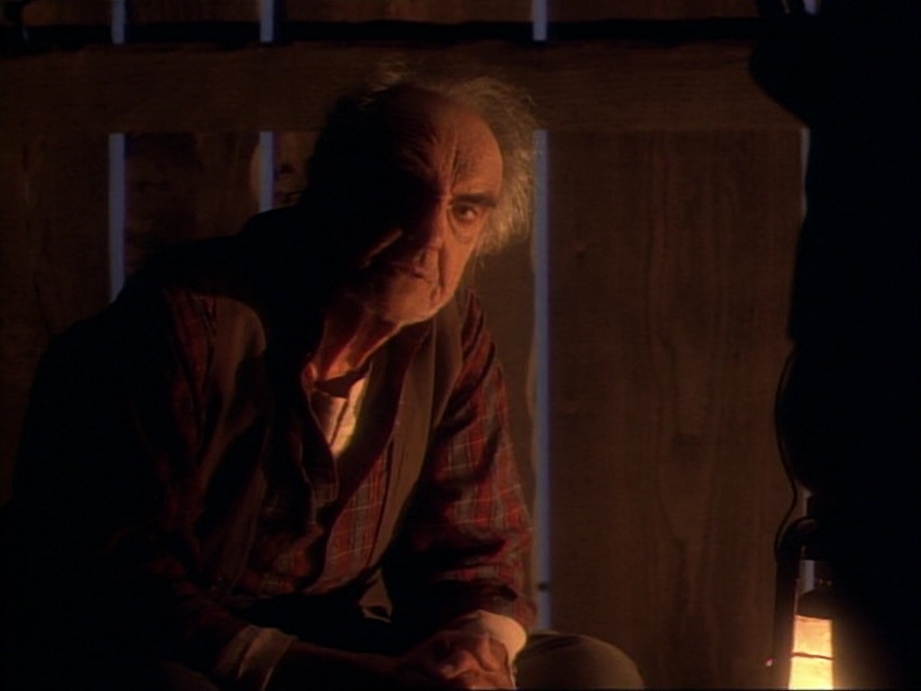 ariane179254_StarTrekVoyager_1x01_1x02-Caretaker_6519.jpg
