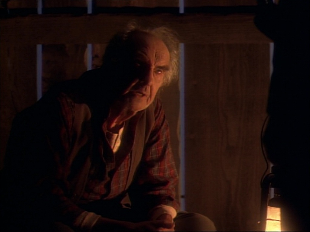 ariane179254_StarTrekVoyager_1x01_1x02-Caretaker_6521.jpg