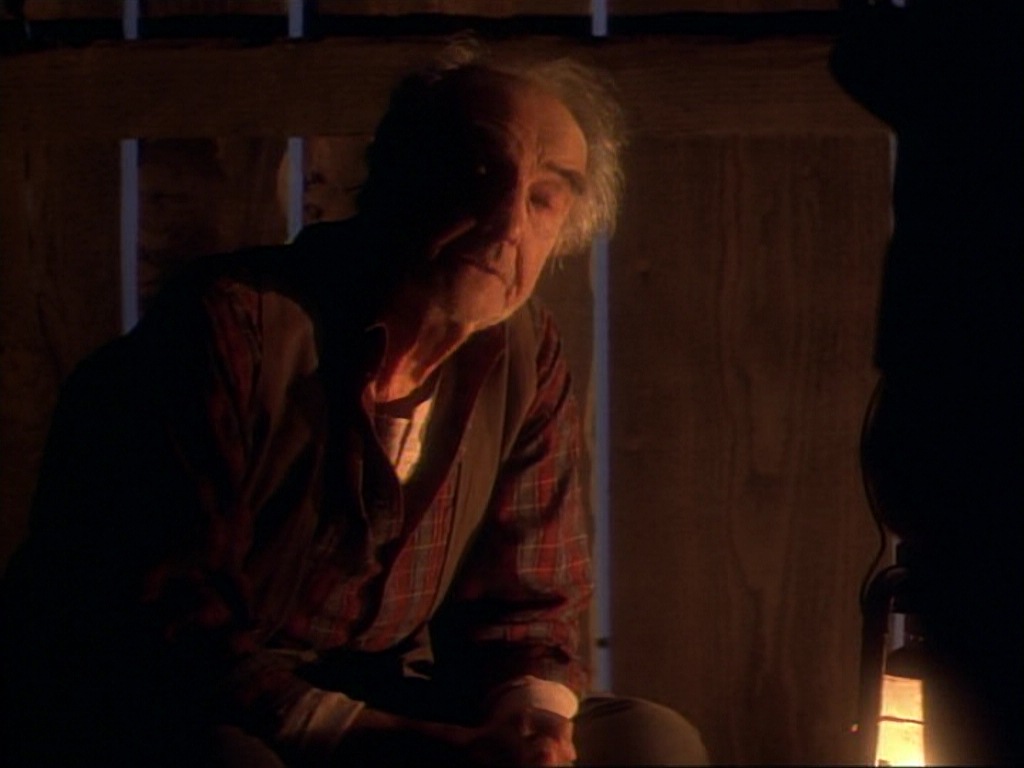 ariane179254_StarTrekVoyager_1x01_1x02-Caretaker_6529.jpg