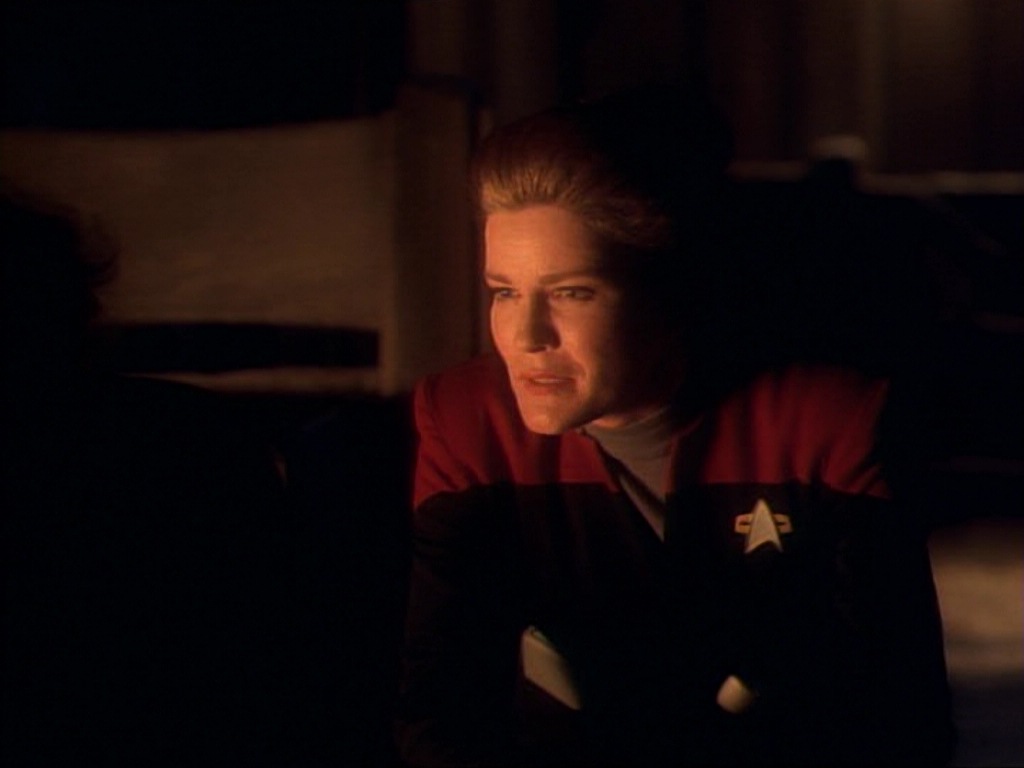ariane179254_StarTrekVoyager_1x01_1x02-Caretaker_6542.jpg