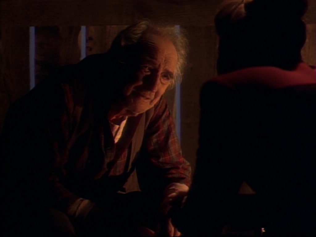 ariane179254_StarTrekVoyager_1x01_1x02-Caretaker_6547.jpg