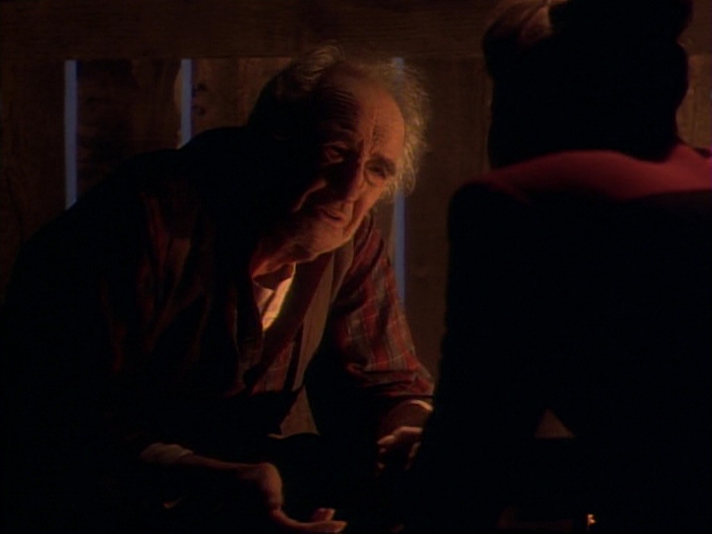 ariane179254_StarTrekVoyager_1x01_1x02-Caretaker_6549.jpg