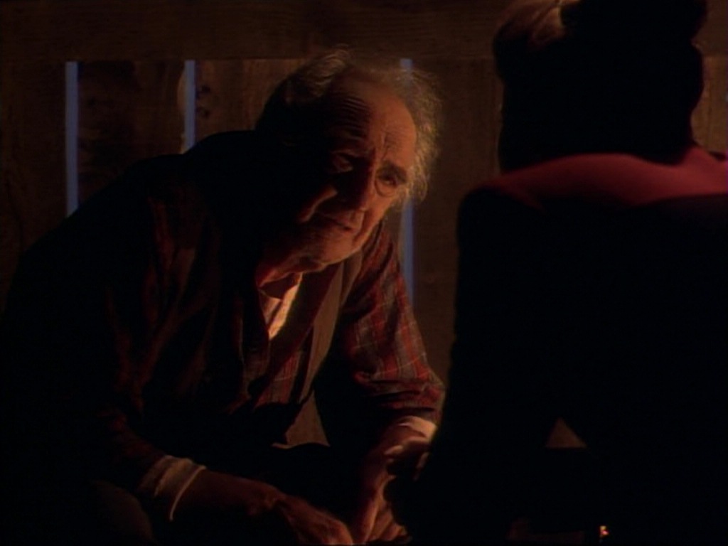 ariane179254_StarTrekVoyager_1x01_1x02-Caretaker_6550.jpg