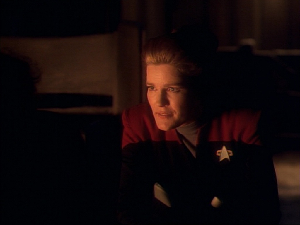 ariane179254_StarTrekVoyager_1x01_1x02-Caretaker_6551.jpg