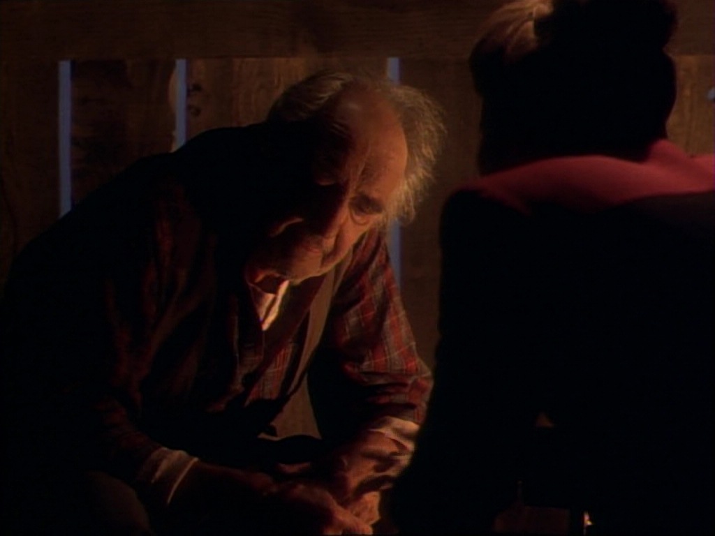 ariane179254_StarTrekVoyager_1x01_1x02-Caretaker_6554.jpg