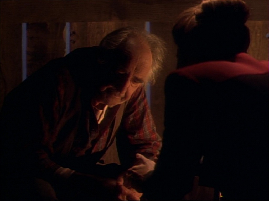 ariane179254_StarTrekVoyager_1x01_1x02-Caretaker_6555.jpg