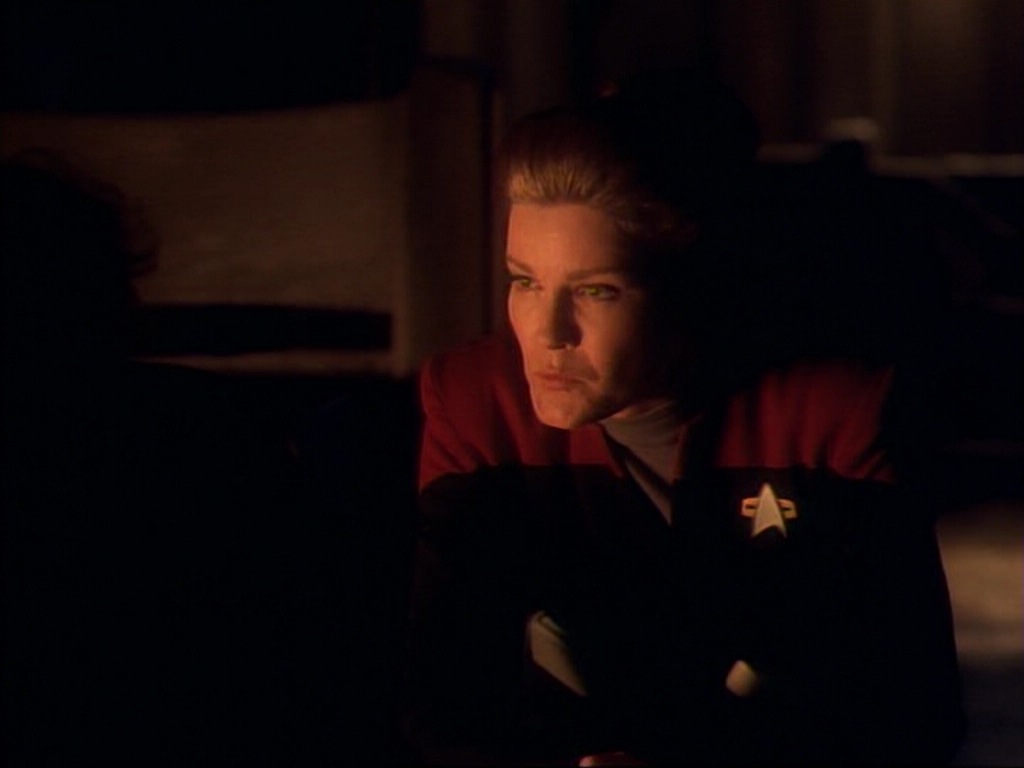ariane179254_StarTrekVoyager_1x01_1x02-Caretaker_6561.jpg