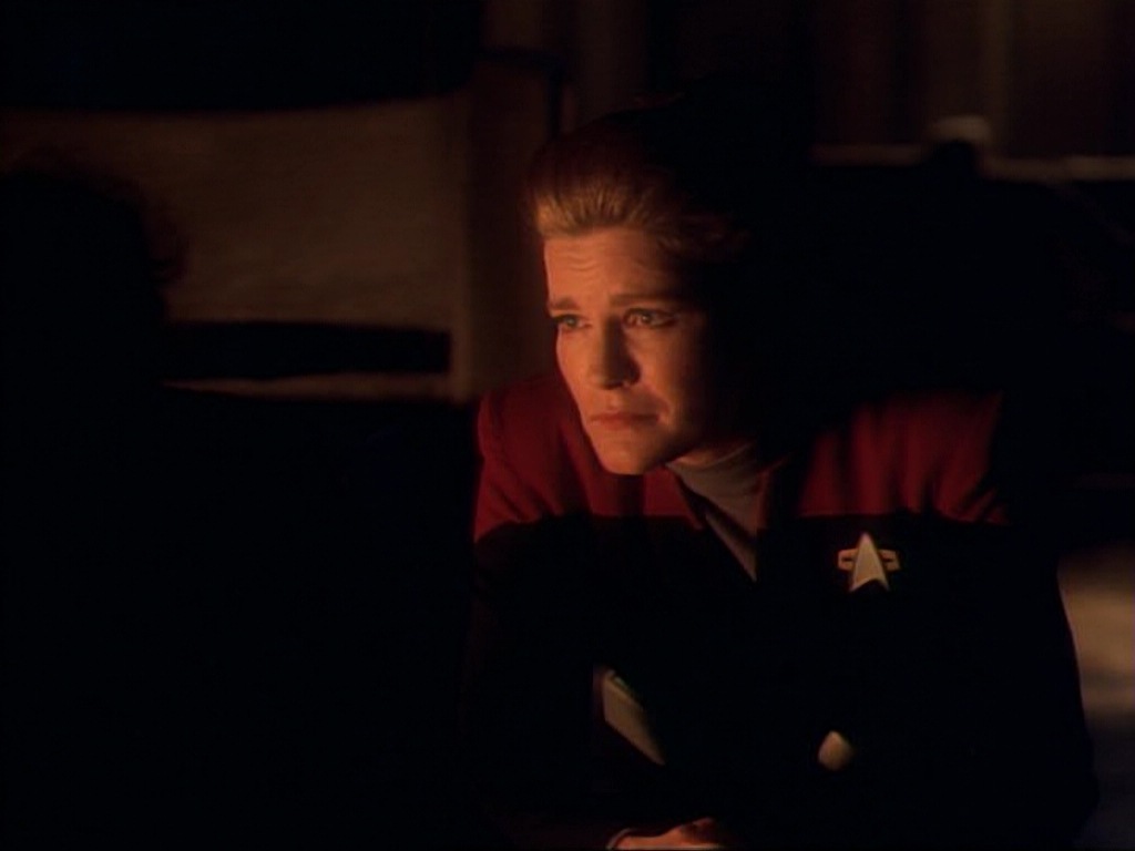 ariane179254_StarTrekVoyager_1x01_1x02-Caretaker_6577.jpg