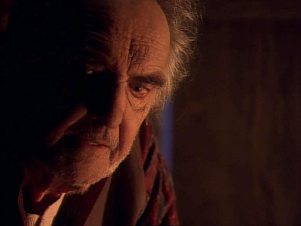 ariane179254_StarTrekVoyager_1x01_1x02-Caretaker_6580.jpg