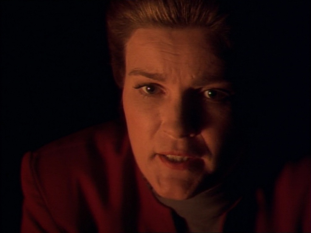 ariane179254_StarTrekVoyager_1x01_1x02-Caretaker_6604.jpg