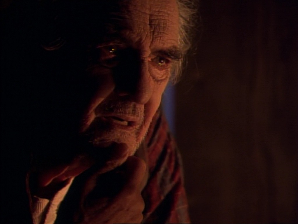 ariane179254_StarTrekVoyager_1x01_1x02-Caretaker_6608.jpg