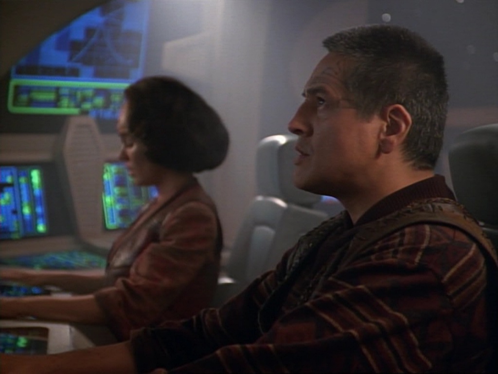 ariane179254_StarTrekVoyager_1x01_1x02-Caretaker_6615.jpg
