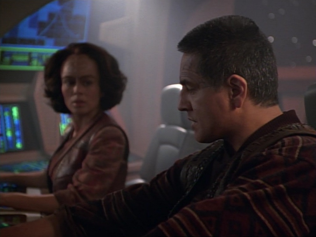 ariane179254_StarTrekVoyager_1x01_1x02-Caretaker_6626.jpg