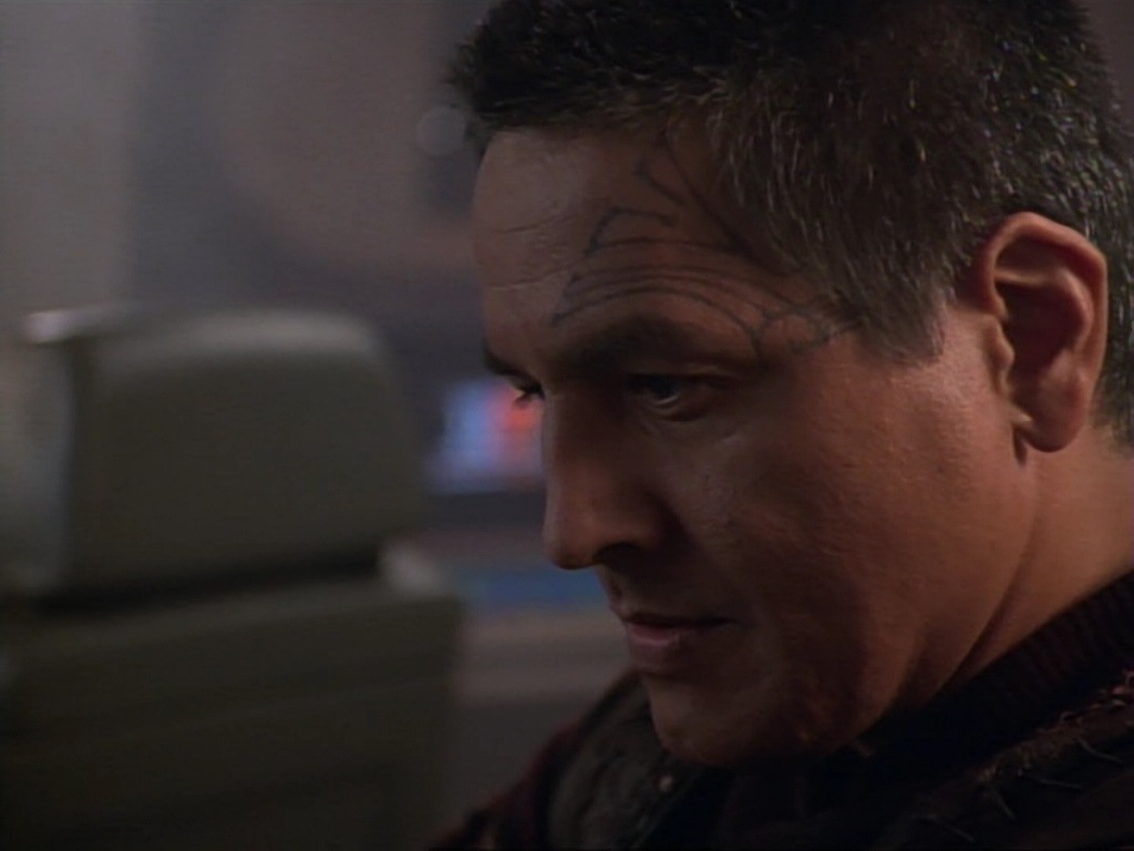 ariane179254_StarTrekVoyager_1x01_1x02-Caretaker_6650.jpg