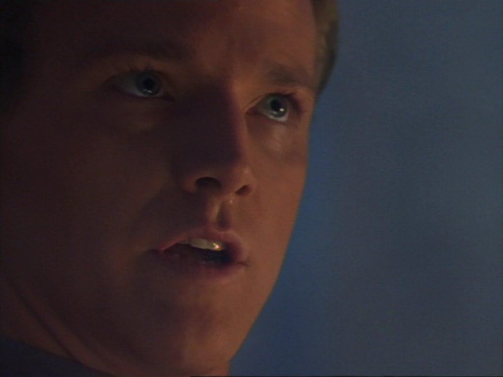 ariane179254_StarTrekVoyager_1x01_1x02-Caretaker_6652.jpg