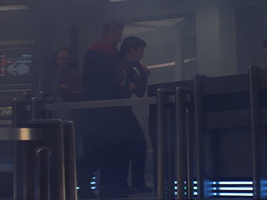 ariane179254_StarTrekVoyager_1x01_1x02-Caretaker_6668.jpg