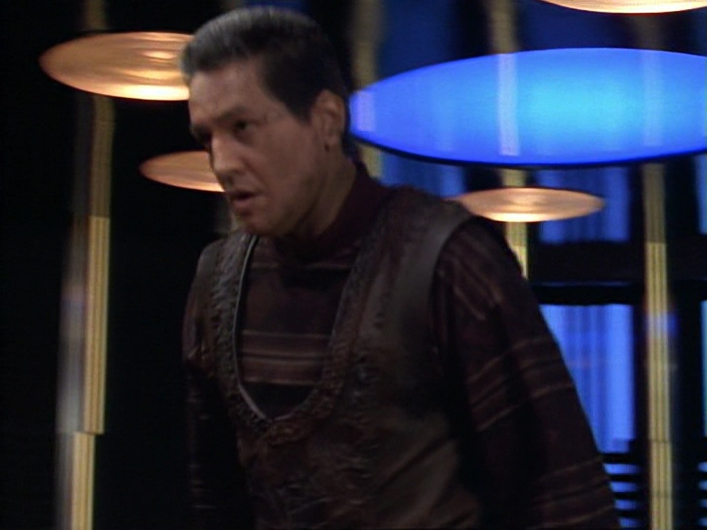 ariane179254_StarTrekVoyager_1x01_1x02-Caretaker_6714.jpg