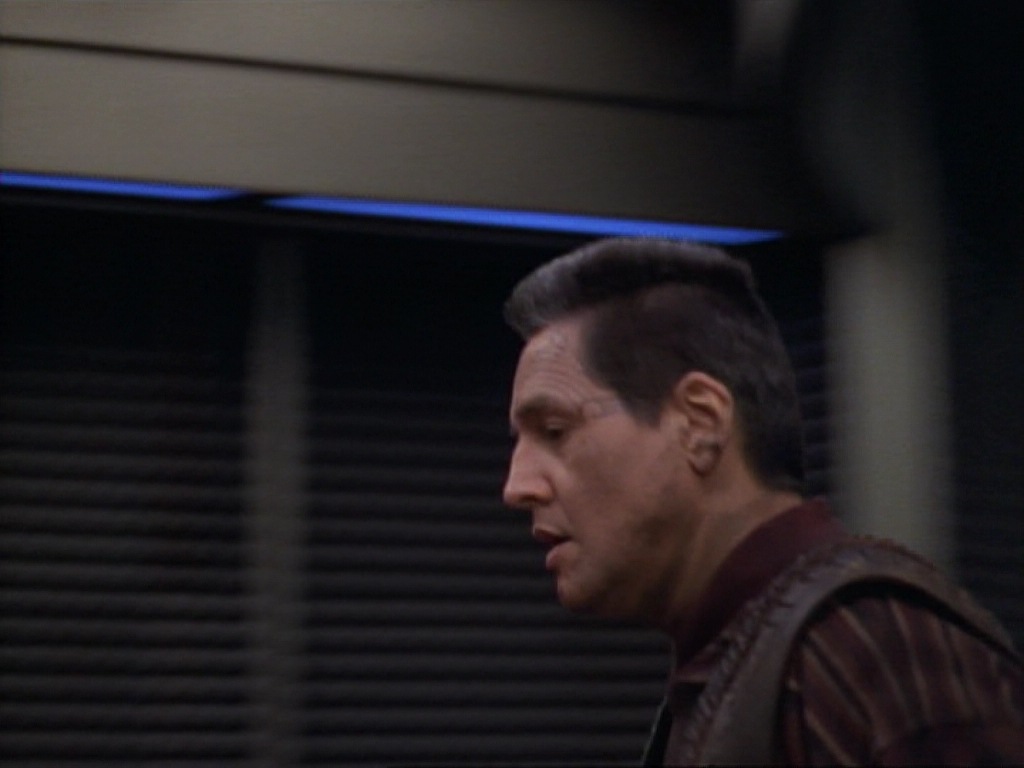 ariane179254_StarTrekVoyager_1x01_1x02-Caretaker_6715.jpg