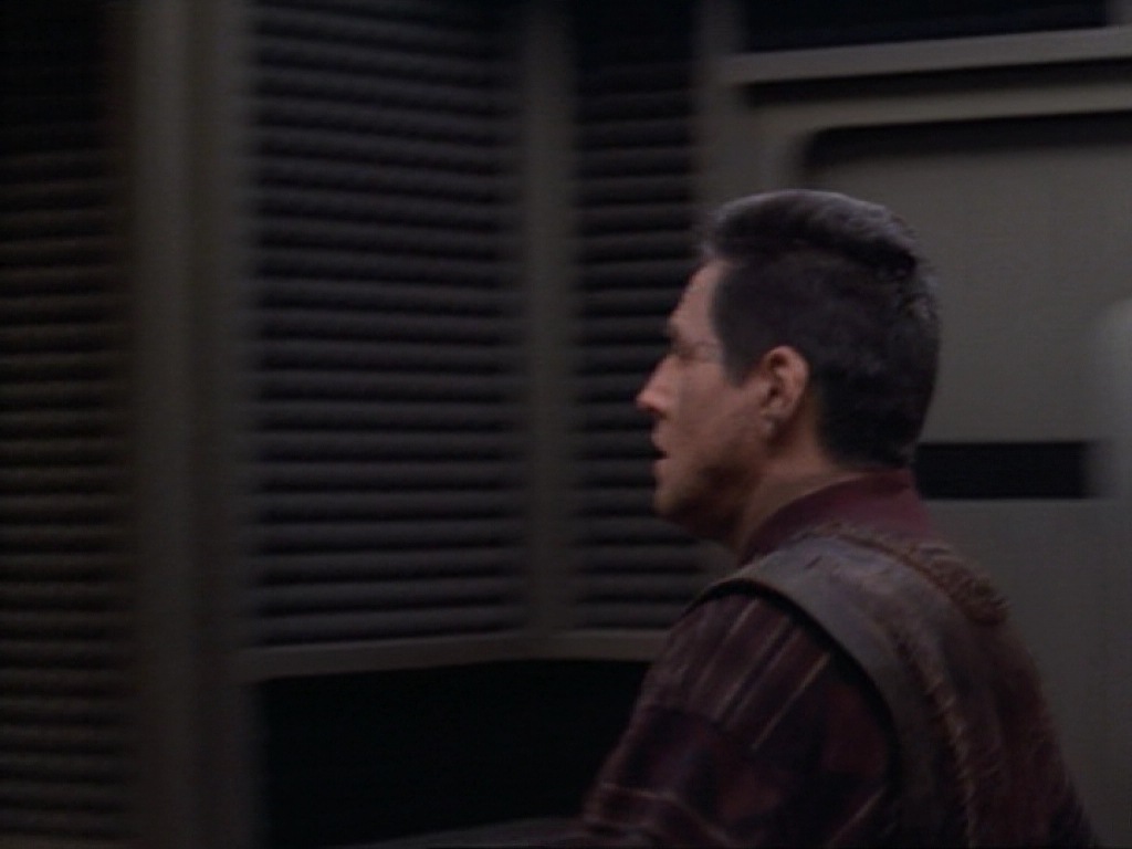 ariane179254_StarTrekVoyager_1x01_1x02-Caretaker_6716.jpg