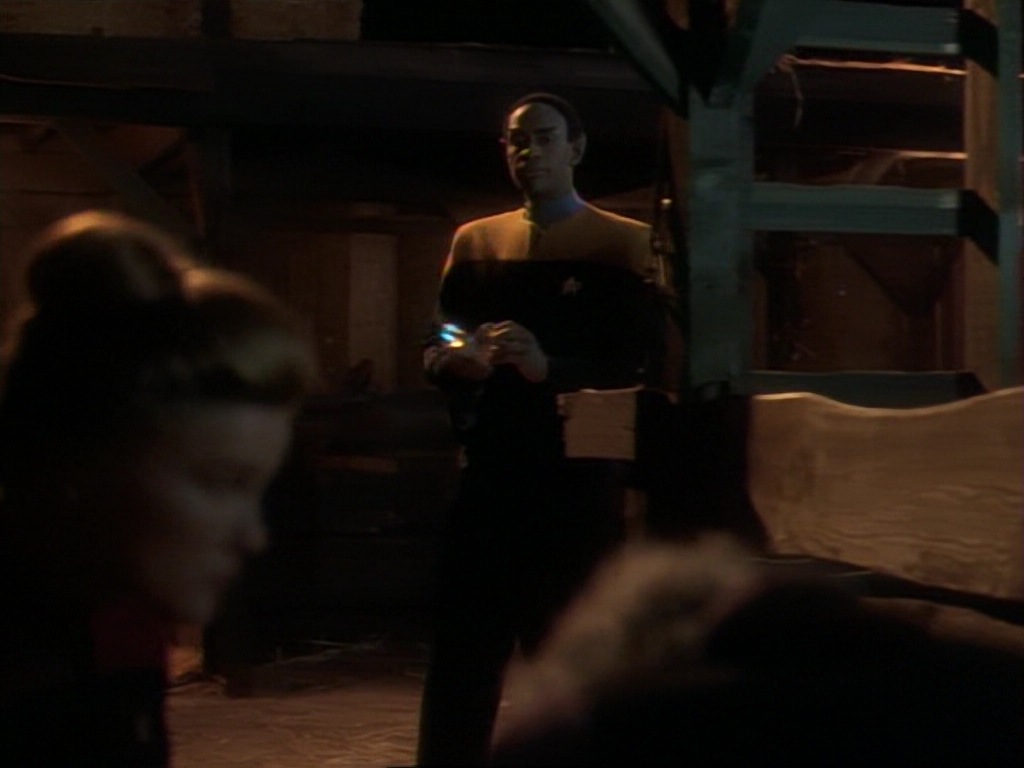 ariane179254_StarTrekVoyager_1x01_1x02-Caretaker_6733.jpg