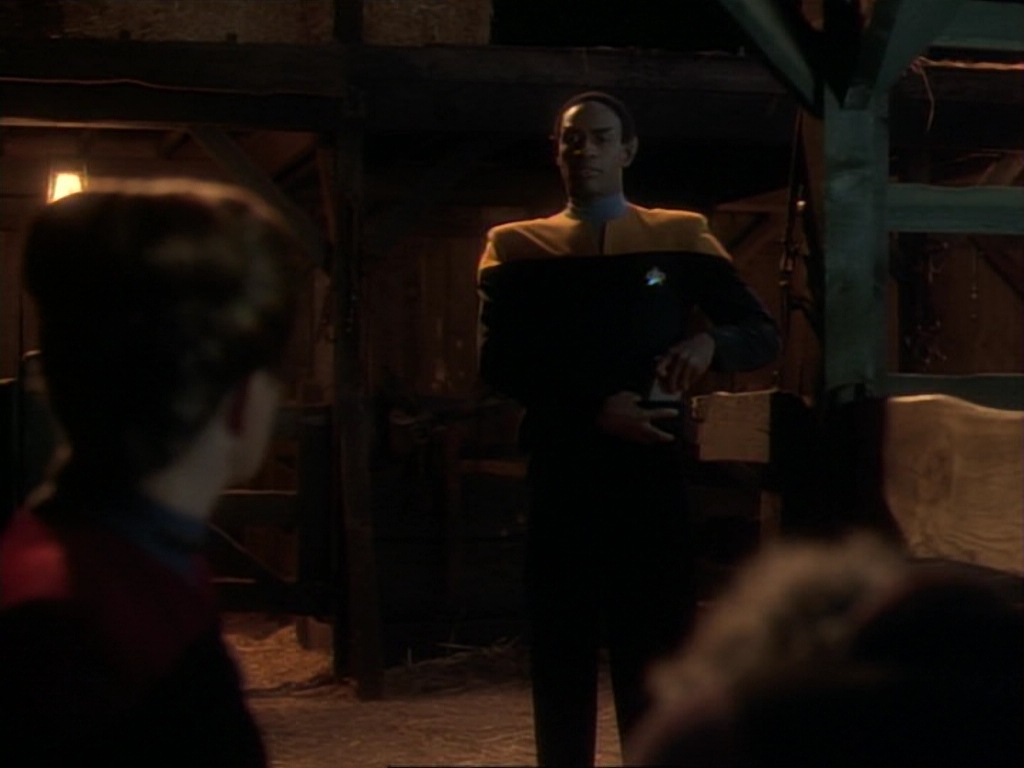 ariane179254_StarTrekVoyager_1x01_1x02-Caretaker_6736.jpg
