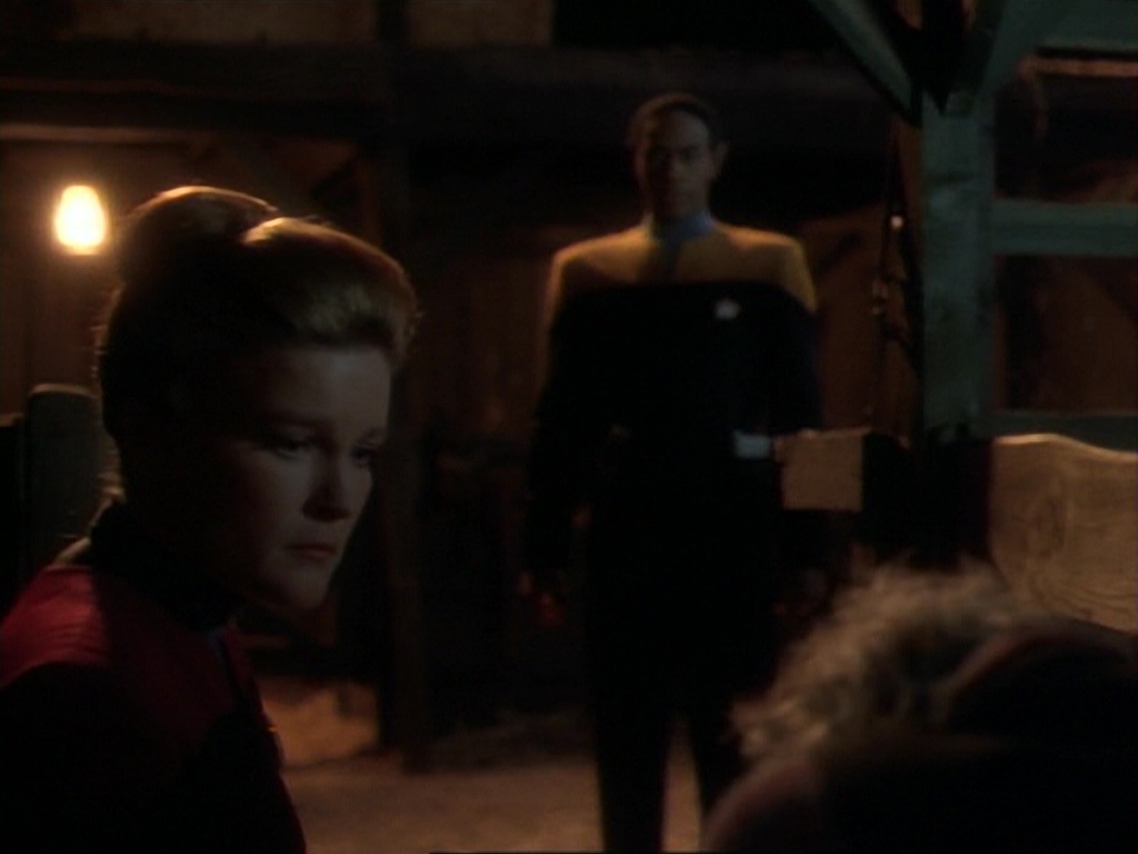 ariane179254_StarTrekVoyager_1x01_1x02-Caretaker_6742.jpg