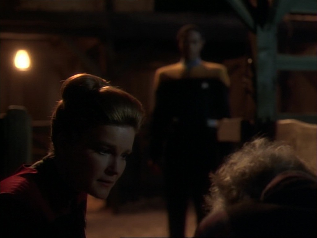 ariane179254_StarTrekVoyager_1x01_1x02-Caretaker_6745.jpg