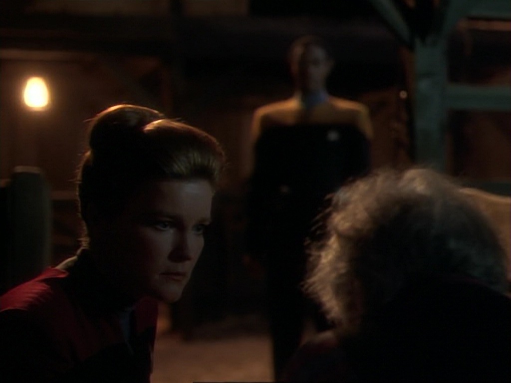 ariane179254_StarTrekVoyager_1x01_1x02-Caretaker_6753.jpg