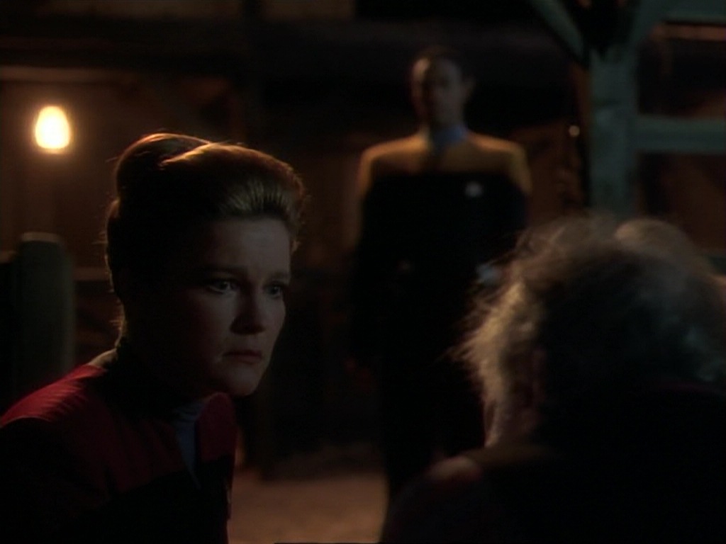 ariane179254_StarTrekVoyager_1x01_1x02-Caretaker_6778.jpg