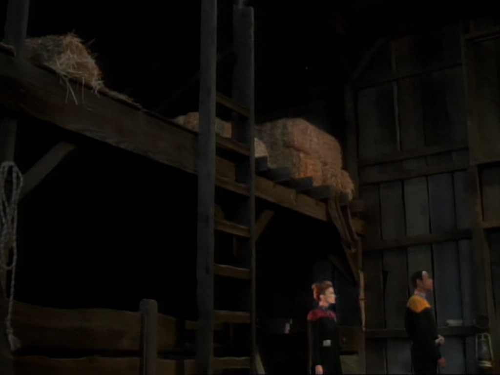 ariane179254_StarTrekVoyager_1x01_1x02-Caretaker_6799.jpg