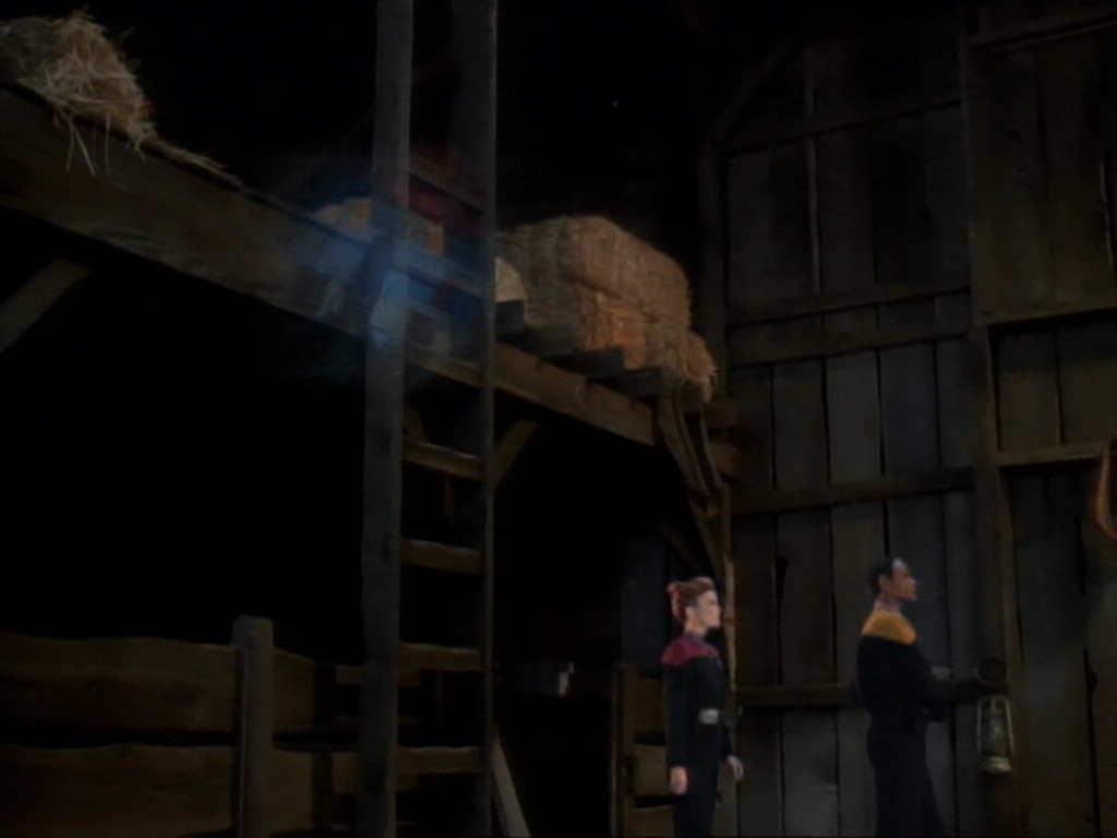 ariane179254_StarTrekVoyager_1x01_1x02-Caretaker_6800.jpg