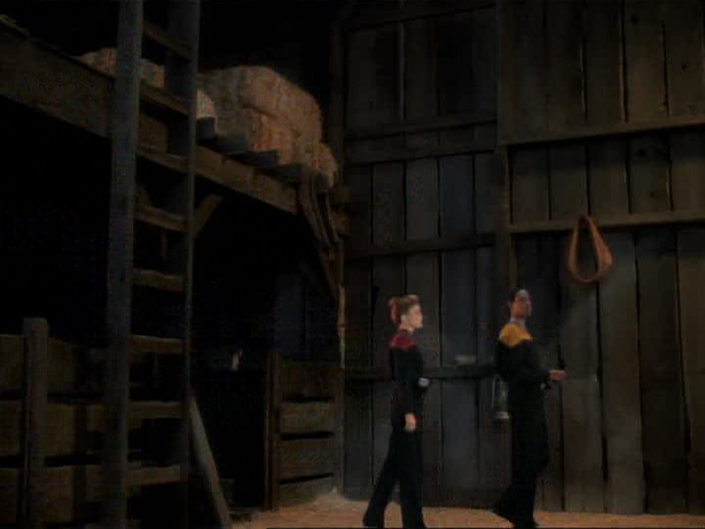 ariane179254_StarTrekVoyager_1x01_1x02-Caretaker_6803.jpg