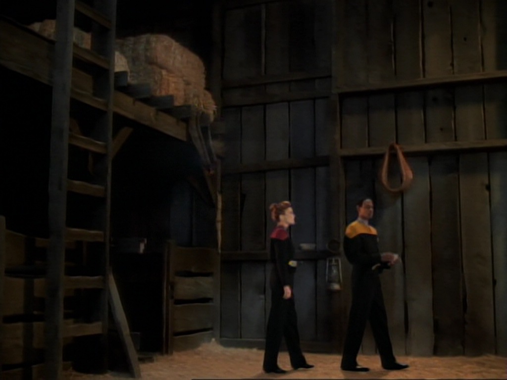ariane179254_StarTrekVoyager_1x01_1x02-Caretaker_6804.jpg
