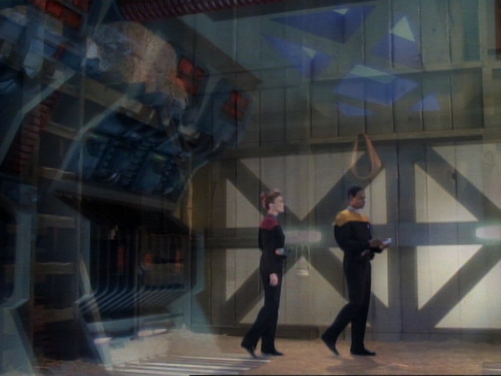 ariane179254_StarTrekVoyager_1x01_1x02-Caretaker_6805.jpg