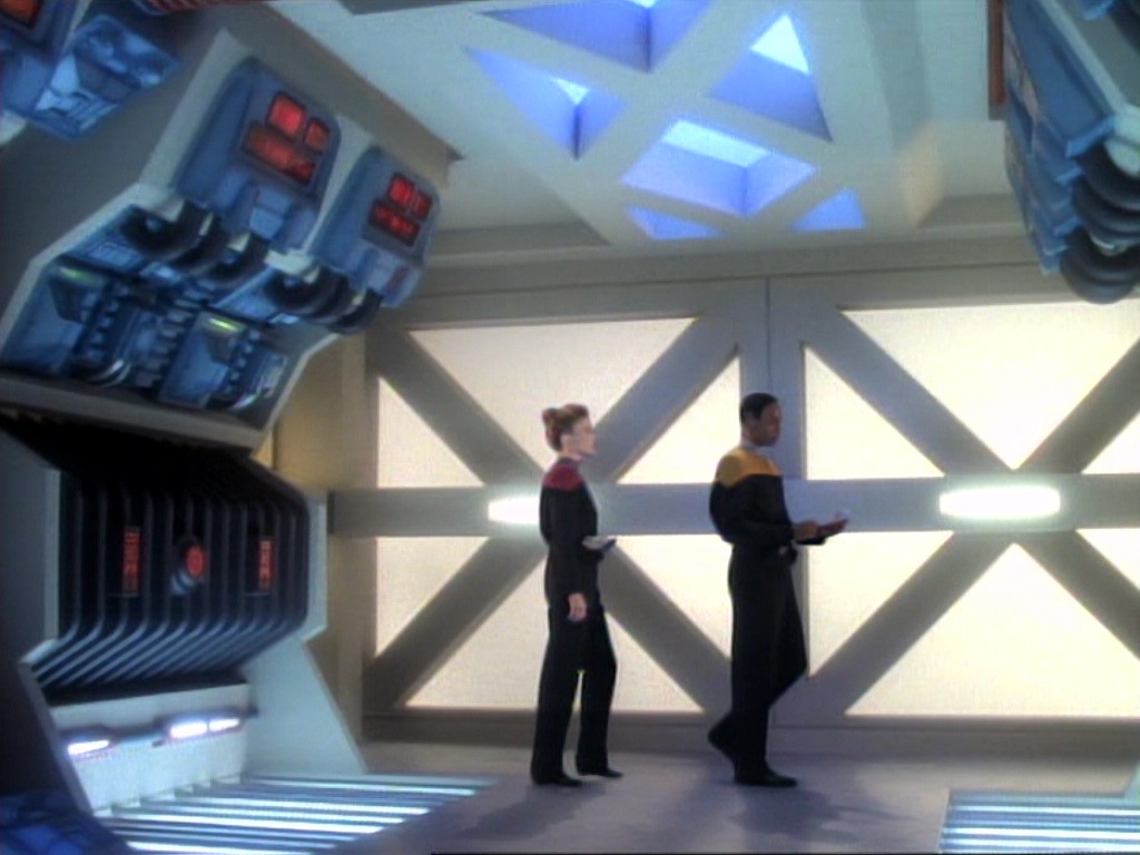 ariane179254_StarTrekVoyager_1x01_1x02-Caretaker_6807.jpg