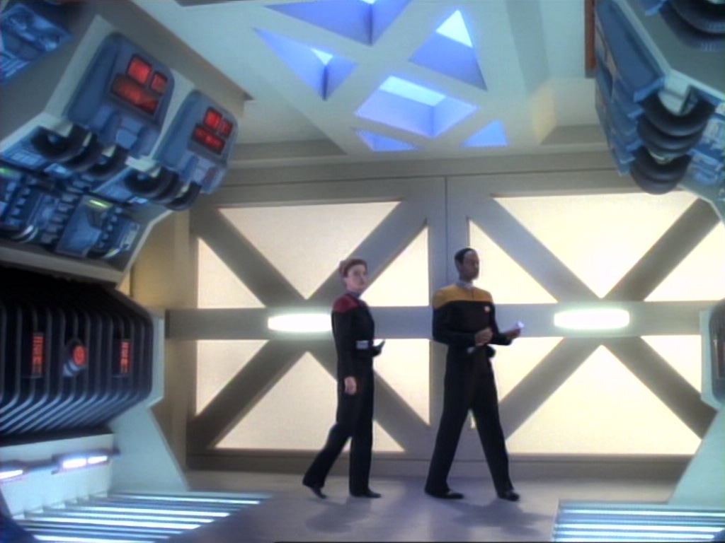 ariane179254_StarTrekVoyager_1x01_1x02-Caretaker_6808.jpg