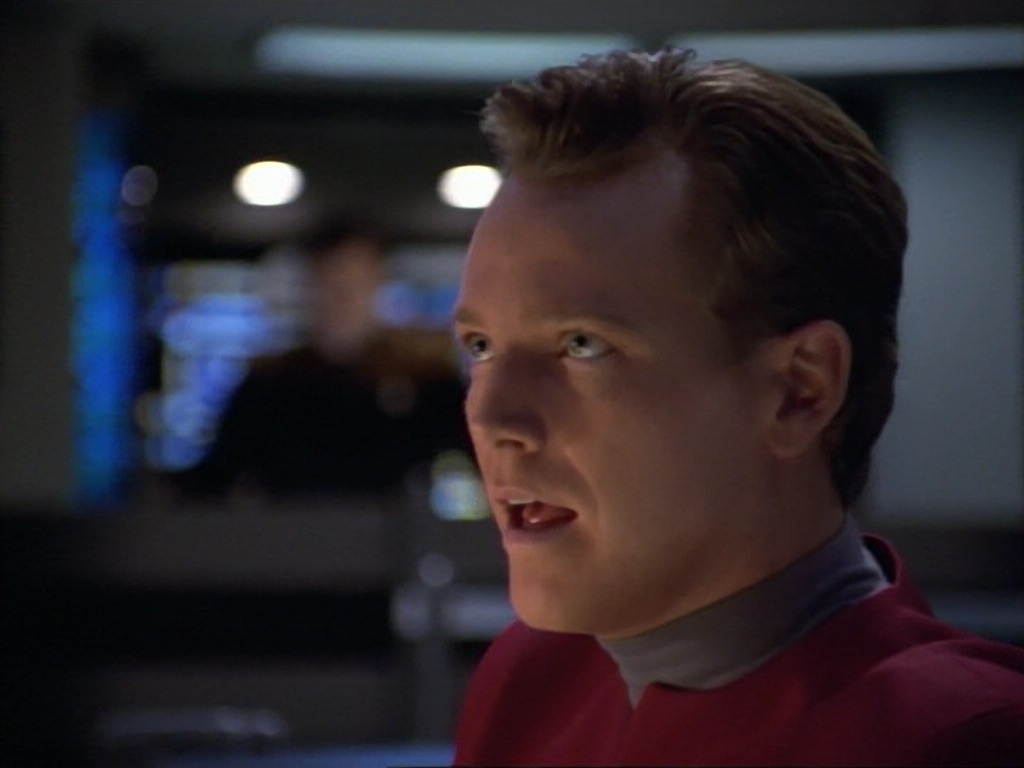 ariane179254_StarTrekVoyager_1x01_1x02-Caretaker_6828.jpg