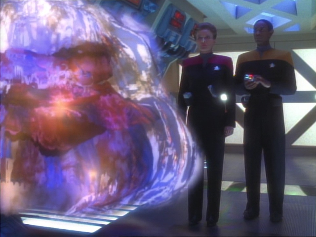 ariane179254_StarTrekVoyager_1x01_1x02-Caretaker_6834.jpg
