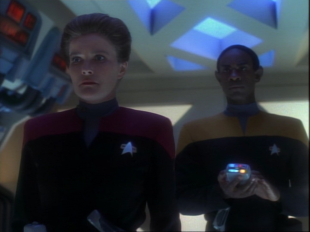 ariane179254_StarTrekVoyager_1x01_1x02-Caretaker_6843.jpg