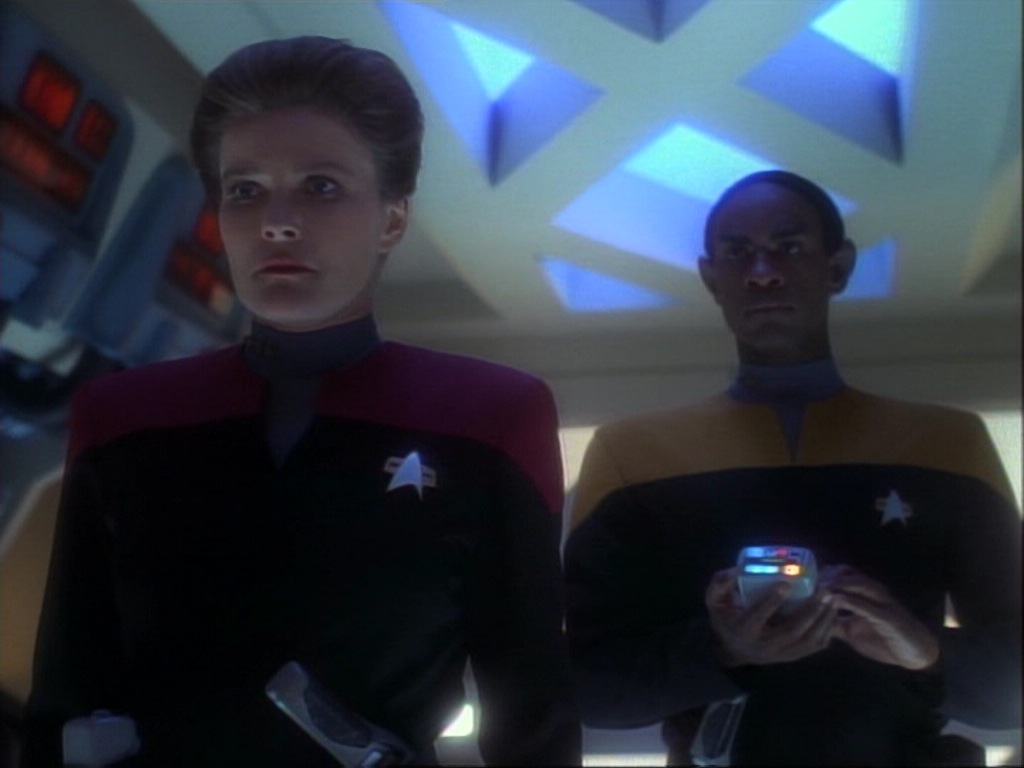 ariane179254_StarTrekVoyager_1x01_1x02-Caretaker_6855.jpg